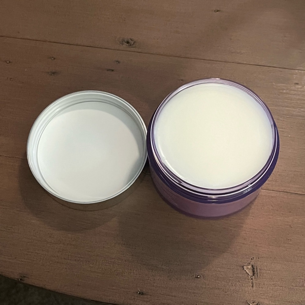 Clinique Lavender Cleansing Balm​ - Picture 2 of 3